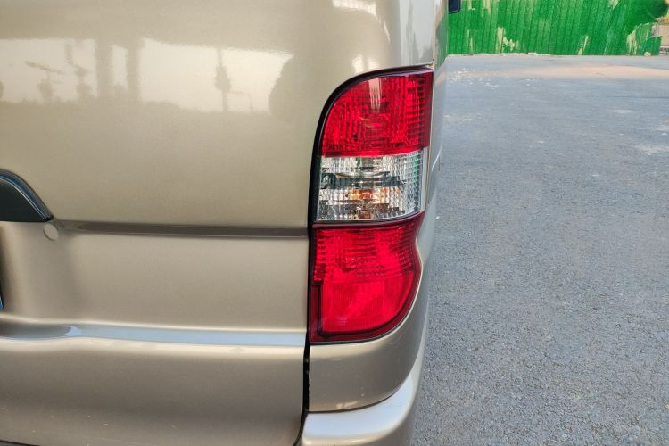 金杯 阁瑞斯 2016款 2.0L快运实用型车身外观9