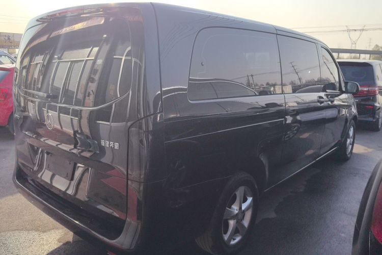 奔驰 威霆 2016款 2.0T 精英版车身外观7