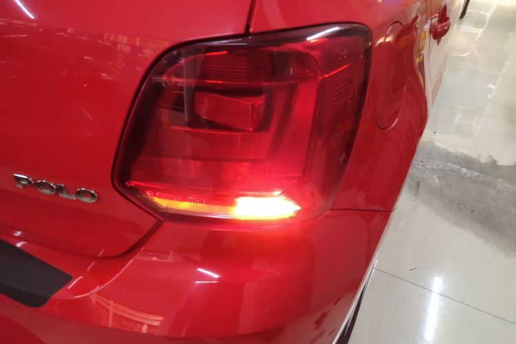 大众 Polo 2014款 1.4L 手动风尚版车身外观9