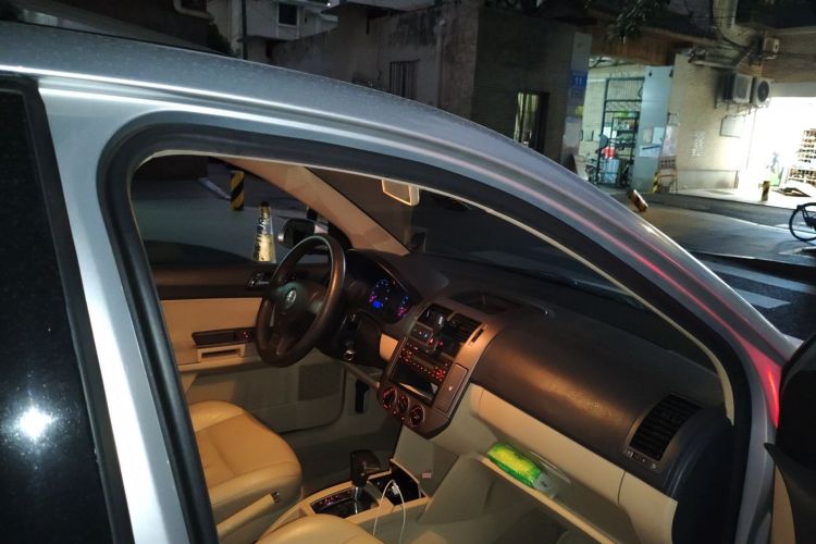 大众 Polo 2009款 劲情 1.6L 自动风尚版局部细节9005