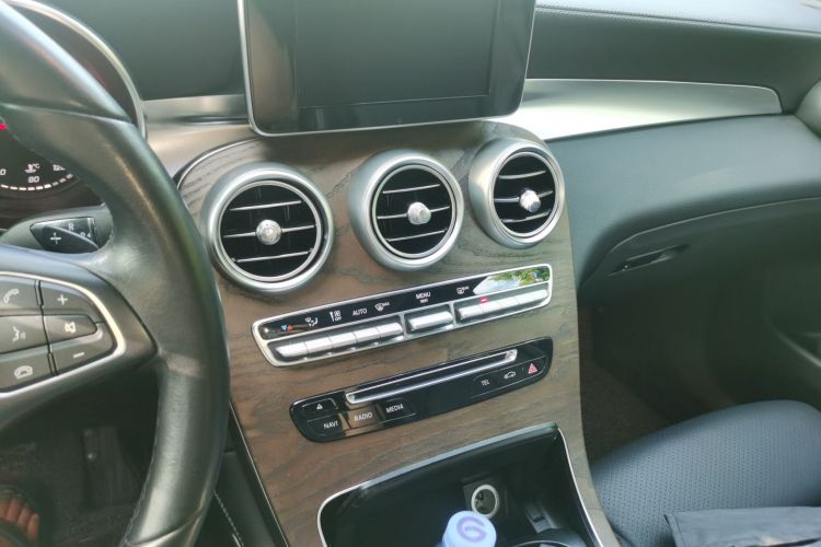 奔驰GLC 2018款 改款 GLC 300 4MATIC 动感型局部细节16