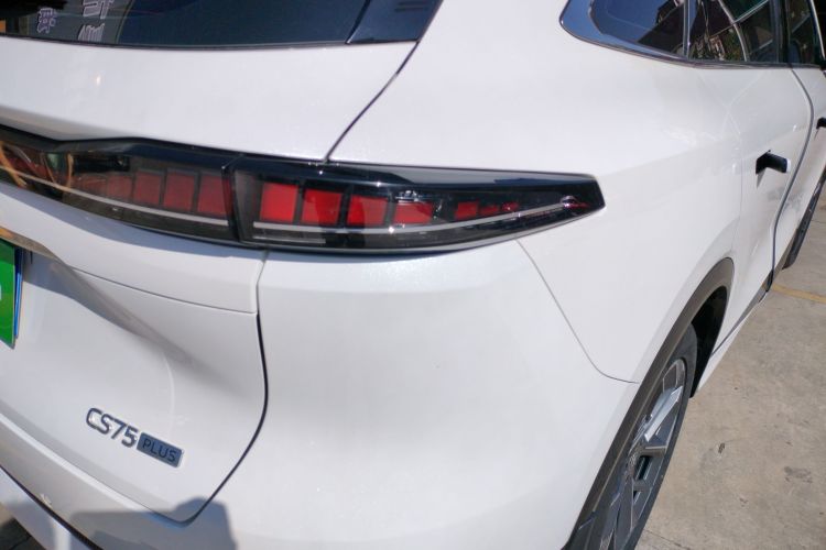 长安CS75 PLUS 2025款 第四代 1.5T 新蓝鲸 智慧尊享型车身外观9