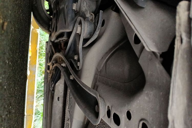 福特 福克斯 2012款 三厢 1.6L 自动舒适型局部细节9004