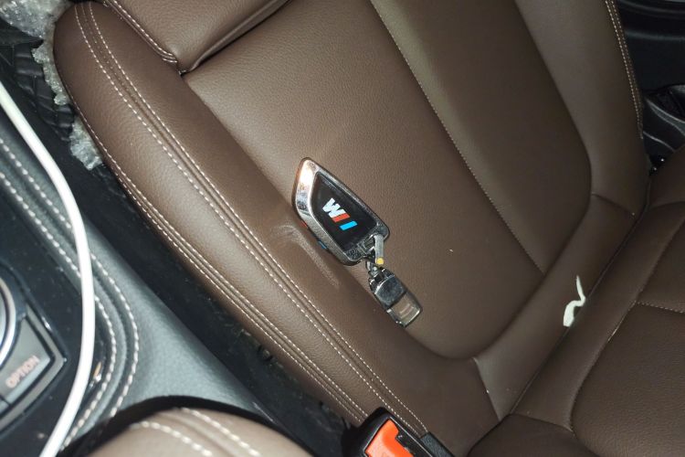 宝马1系 2023款 120i M运动曜夜版中控内饰11