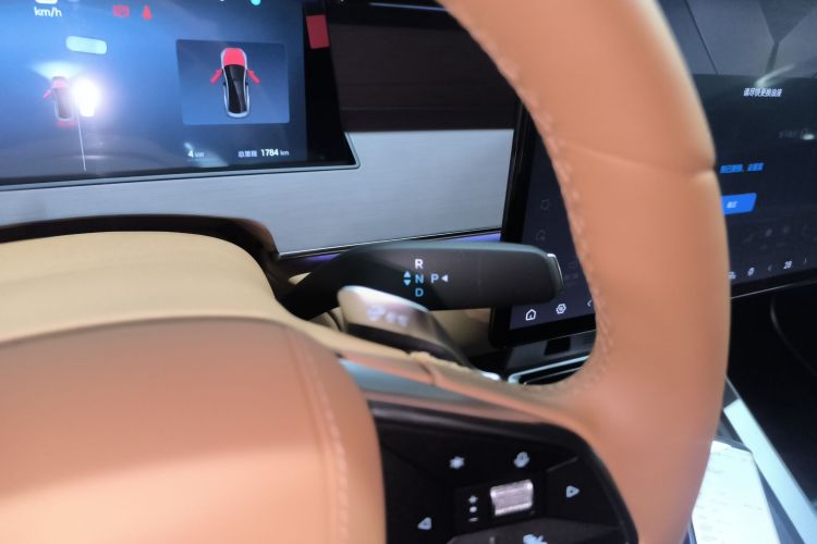 比亚迪 汉L 2025款 DM-p 四驱激光雷达旗舰型中控内饰18