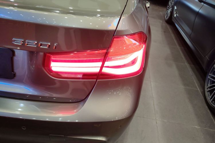 宝马3系 2018款 320i M运动套装车身外观6006