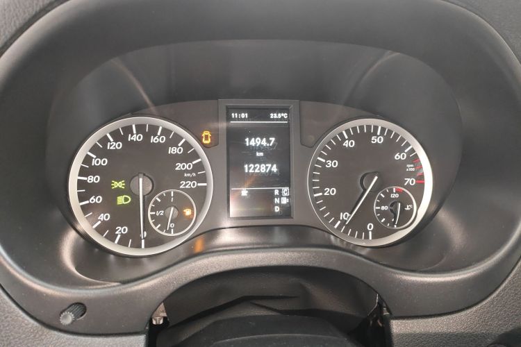 奔驰 威霆 2018款 2.0T 精英版 7座 国VI中控内饰14