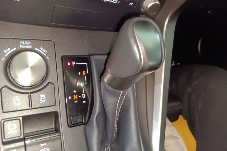 雷克萨斯NX 2020款 300 前驱 锋行版 国V中控内饰18