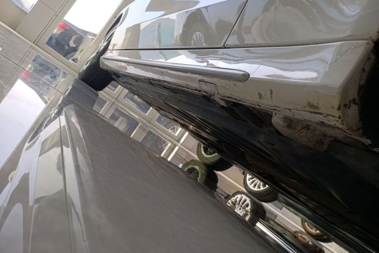 奔驰C级 2019款 C 260 L 运动版局部细节9001