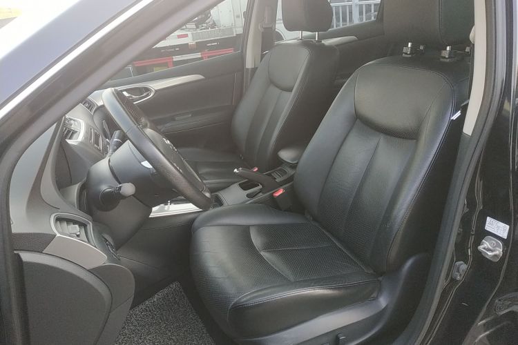 日产 轩逸 2014款 1.6XV CVT尊享版局部细节19