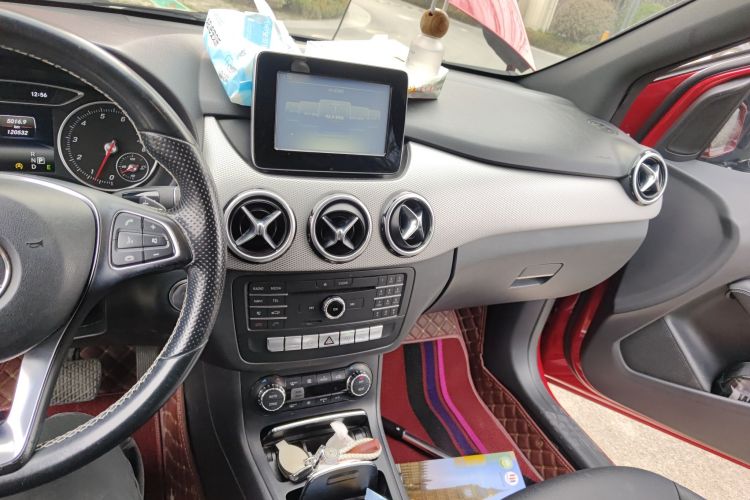 奔驰B级 2015款 B 200 时尚型中控内饰16