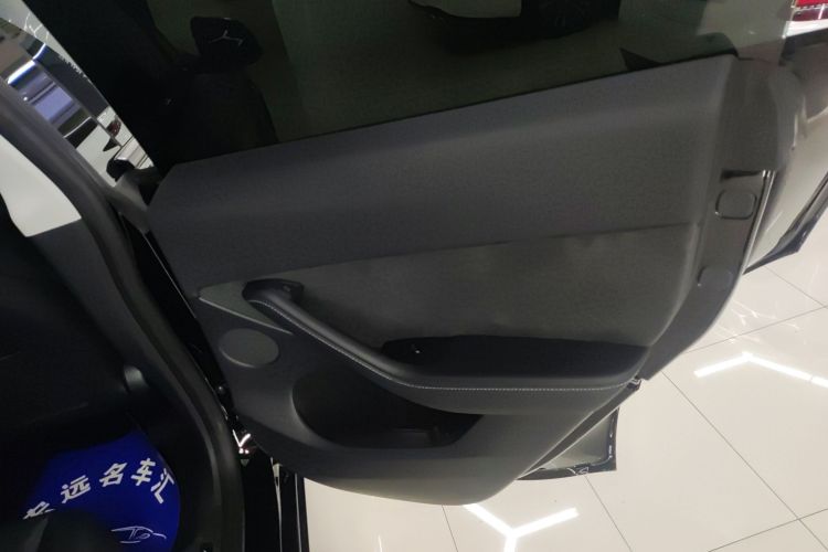 特斯拉 Model Y 2022款 改款 后轮驱动版中控内饰45