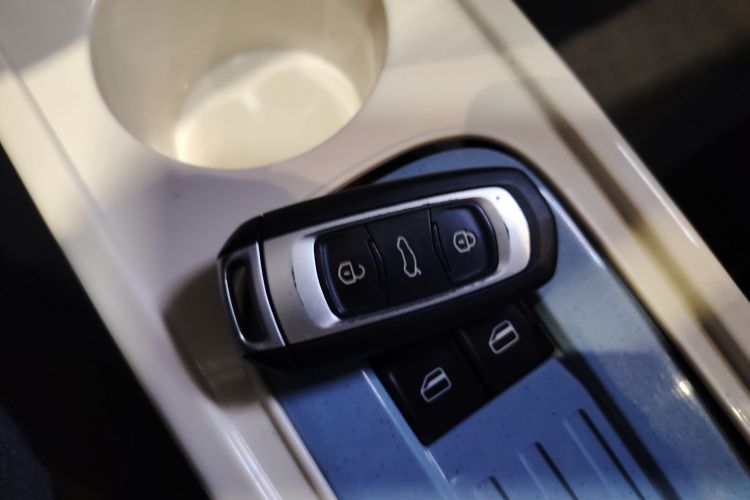 吉利银河 2023款 熊猫mini 200km 耐力熊中控内饰11