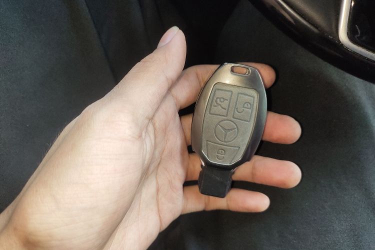 奔驰GLC 2018款 GLC 300 4MATIC 动感型中控内饰7001