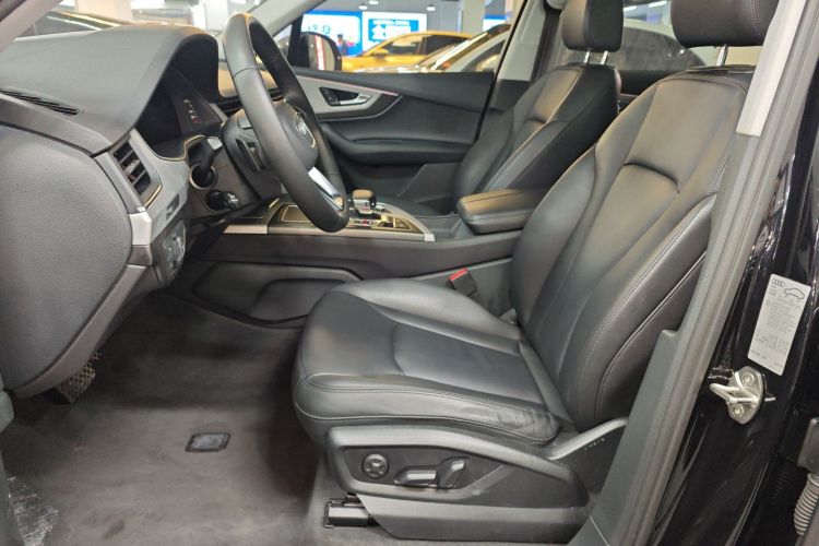 奥迪Q7 2019款 45 TFSI 舒适型中控内饰19