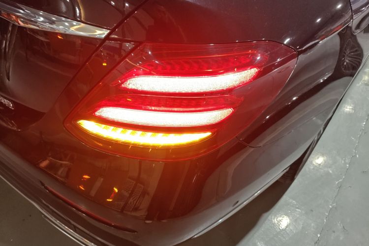 奔驰E级 2020款 E 260 L车身外观9