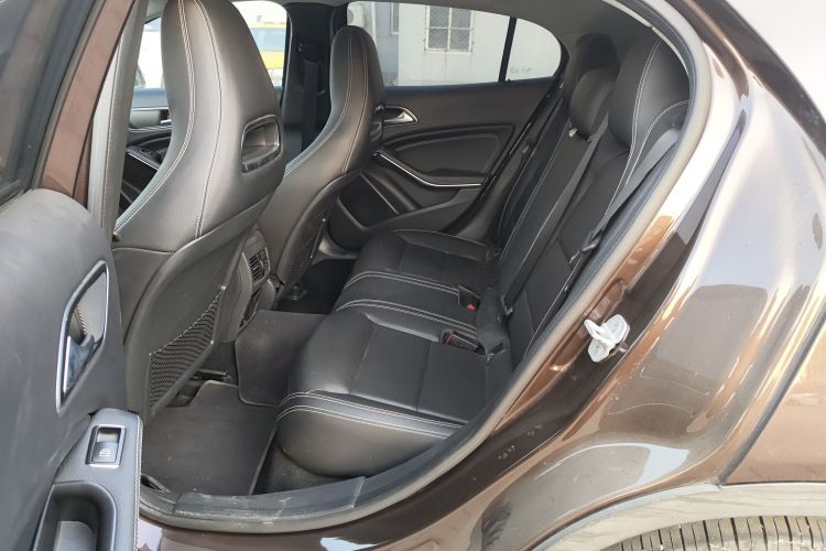 奔驰GLA 2015款 GLA 200 时尚型中控内饰21