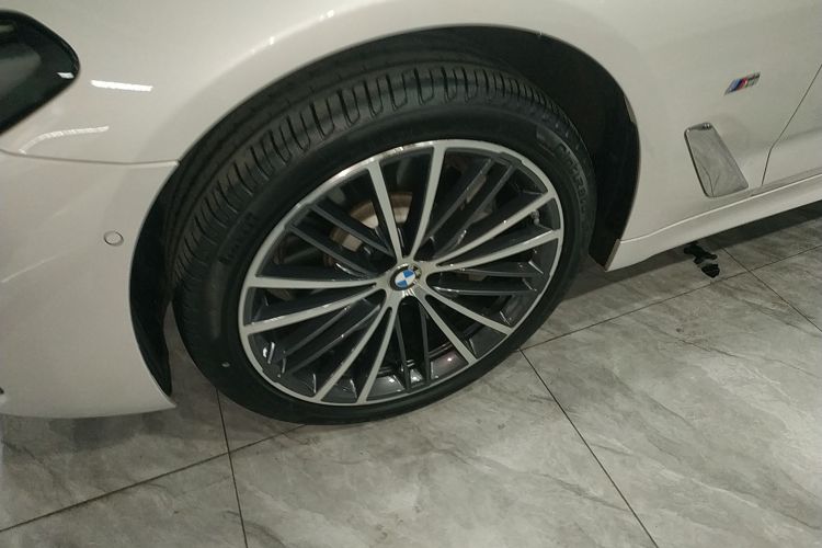 宝马5系 2023款 530Li 领先型 M运动套装车身外观6001