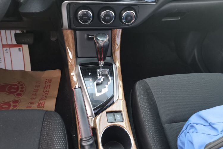 丰田 卡罗拉 2017款 改款 1.2T S-CVT GL-i中控内饰18