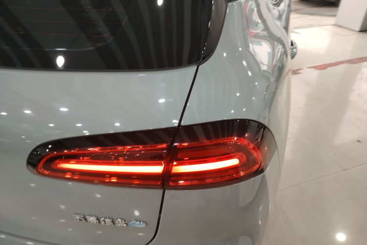 五菱汽车 五菱缤果PLUS 2024款 330km 五座版车身外观9