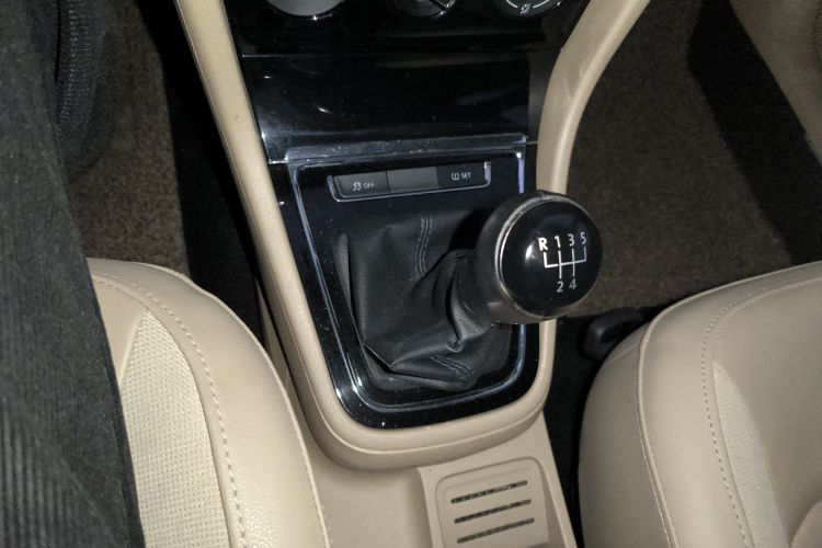 大众 宝来 2014款 1.6L 手动舒适型中控内饰18