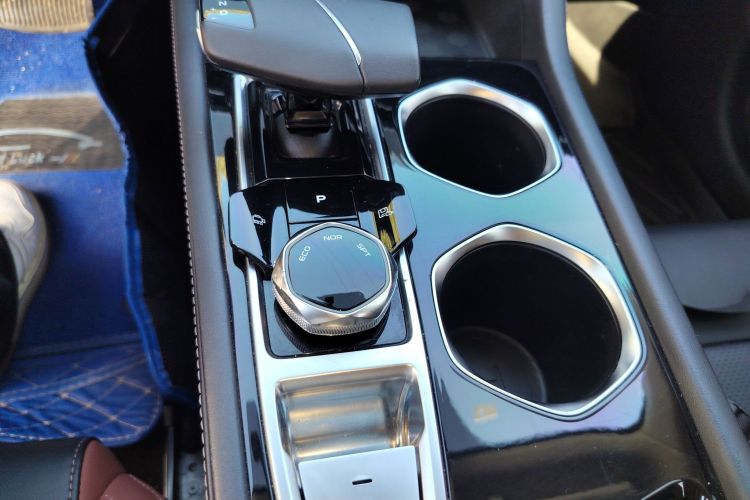 长安 逸动 2022款 PLUS 蓝鲸NE 1.4T GDI DCT尊贵版中控内饰18