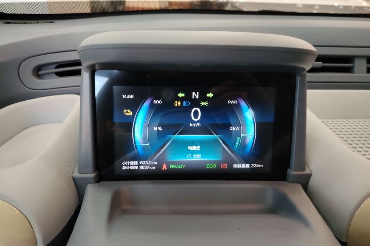 奔腾小马 2024款 170km 活力马中控内饰14