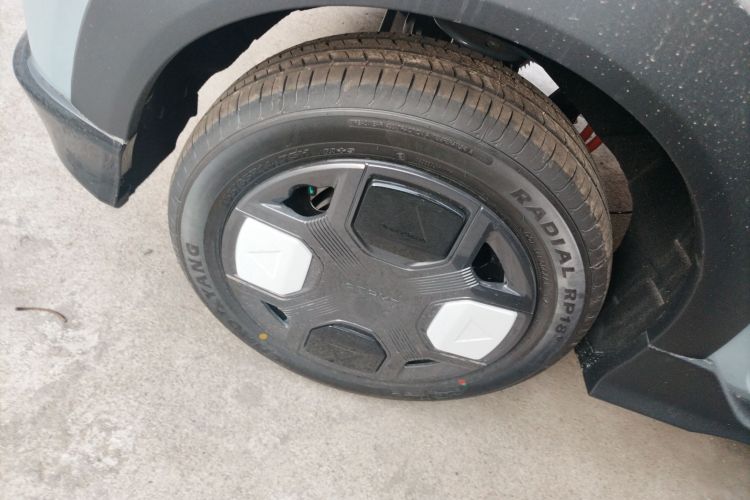 吉利银河 2025款 210km 熊猫卡丁车身外观6008