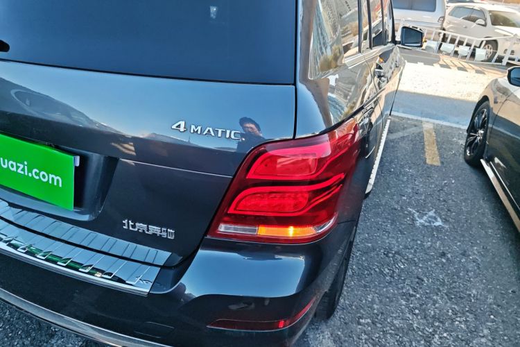奔驰GLK级 2013款 GLK 300 4MATIC 动感天窗型车身外观9