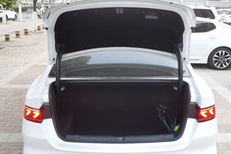 比亚迪 秦PLUS 2024款 荣耀版 DM-i 55KM领先型机舱底盘23