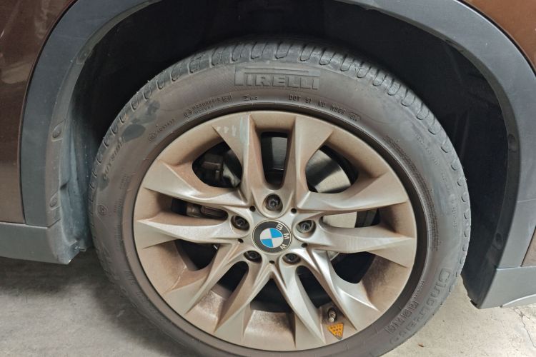 宝马X1 2014款 sDrive18i 领先型车身外观10