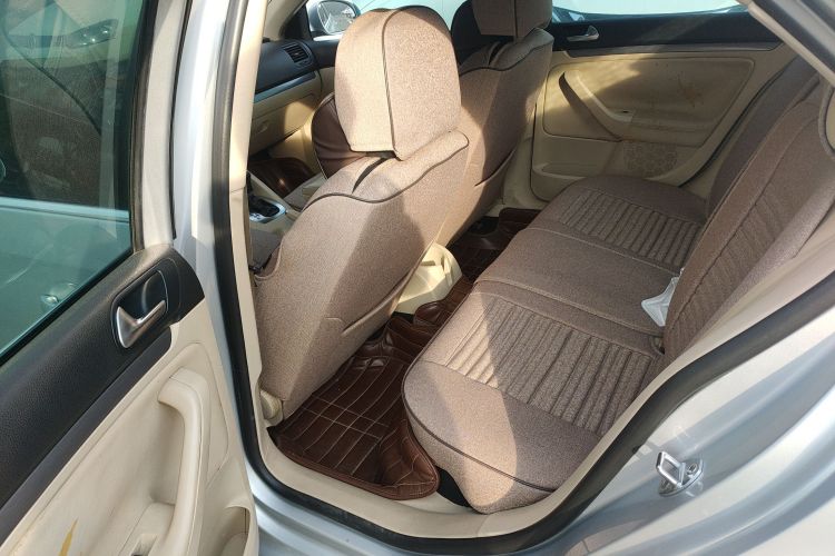 大众 速腾 2011款 1.6L 自动舒适型中控内饰21