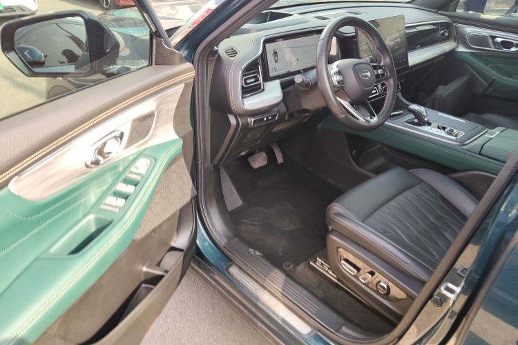 广汽传祺 传祺GS8 2022款 领航系列 2.0TGDI 两驱尊贵版（七座）中控内饰20