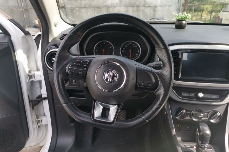 名爵3 2017款 1.5L 自动智联豪华版中控内饰13