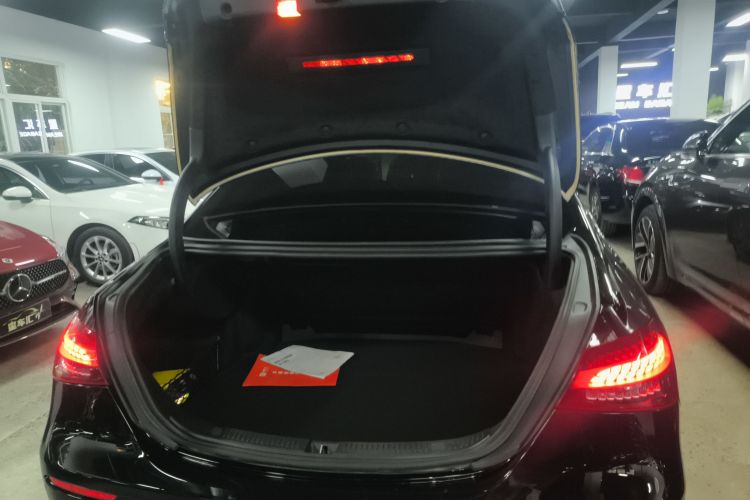 奔驰E级 2020款 改款 E 300 L 运动时尚型机舱底盘23