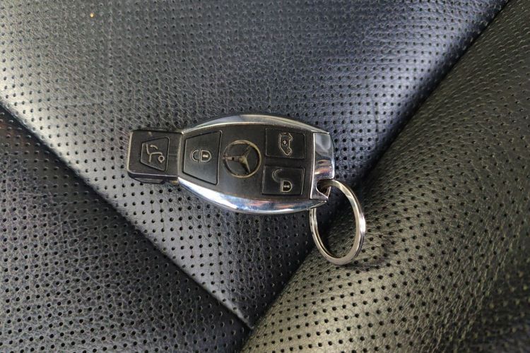 奔驰V级 2017款 V 260 L 尊贵加长版中控内饰11