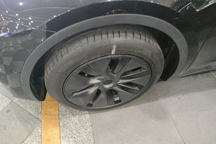 特斯拉 Model Y 2023款 长续航全轮驱动版车身外观6001