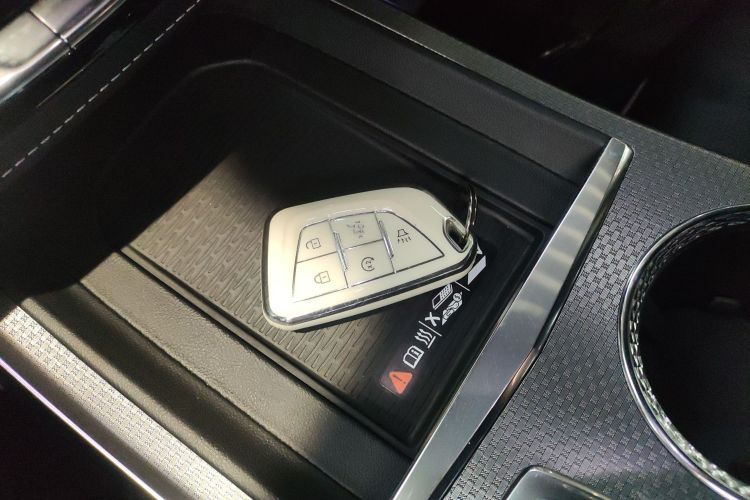 凯迪拉克XT5 2025款 2.0T 尊贵型中控内饰11