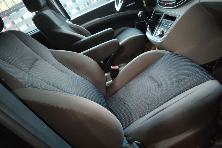 江淮瑞风 瑞风M4 2020款 2.0CTI 柴油 手动劲锐型 国VI局部细节41