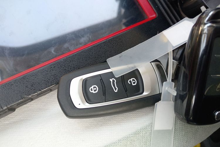 吉利银河 2025款 210km 熊猫骑士中控内饰7001