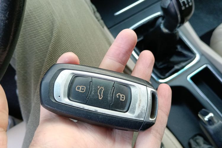 吉利汽车 帝豪 2017款 三厢百万款 1.5L 手动豪华型中控内饰7001