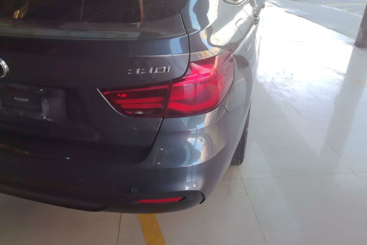 宝马3系GT 2020款 330i M运动曜夜版车身外观9