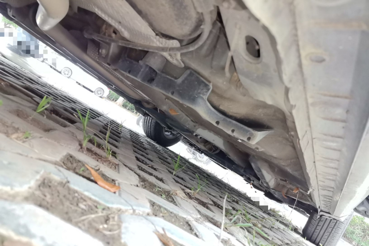 丰田 卡罗拉 2017款 改款 1.2T S-CVT GL-i局部细节9002