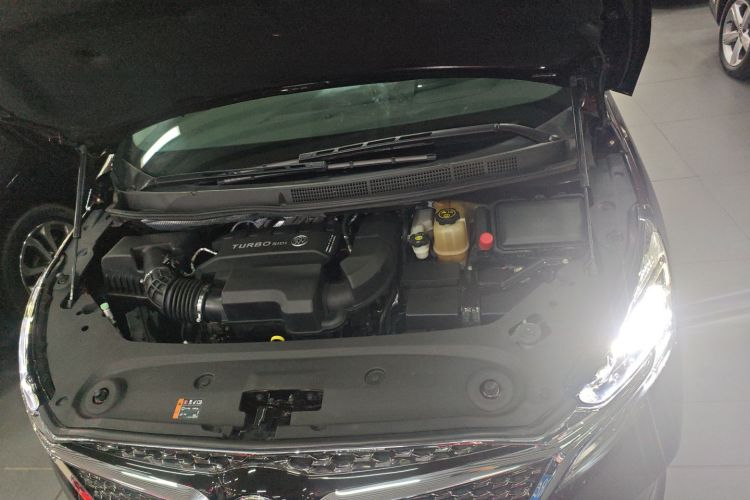 别克GL8 2022款 Avenir艾维亚 七座亲礼版机舱底盘24