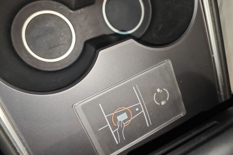 特斯拉 Model Y 2024款 后轮驱动版中控内饰11