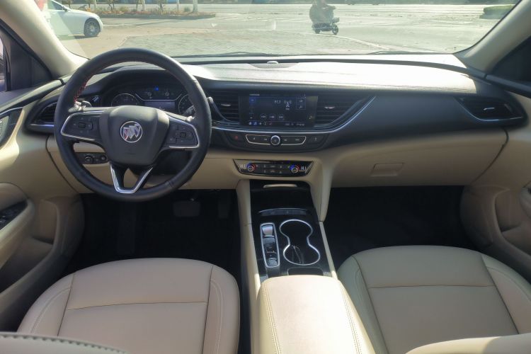 别克 君威 2021款 552T 精英型中控内饰12