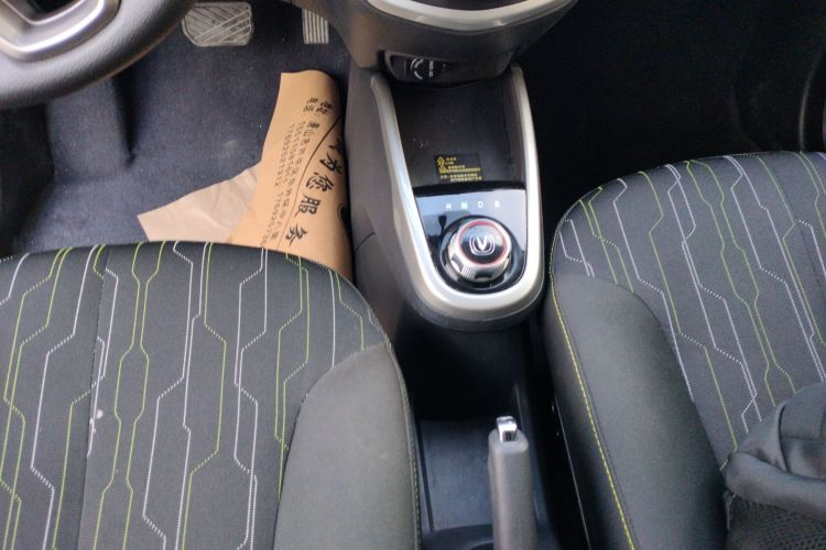 长安欧尚 奔奔E-Star 2021款 国民版 心怡版（快充版）磷酸铁锂（31.18kWh）中控内饰18