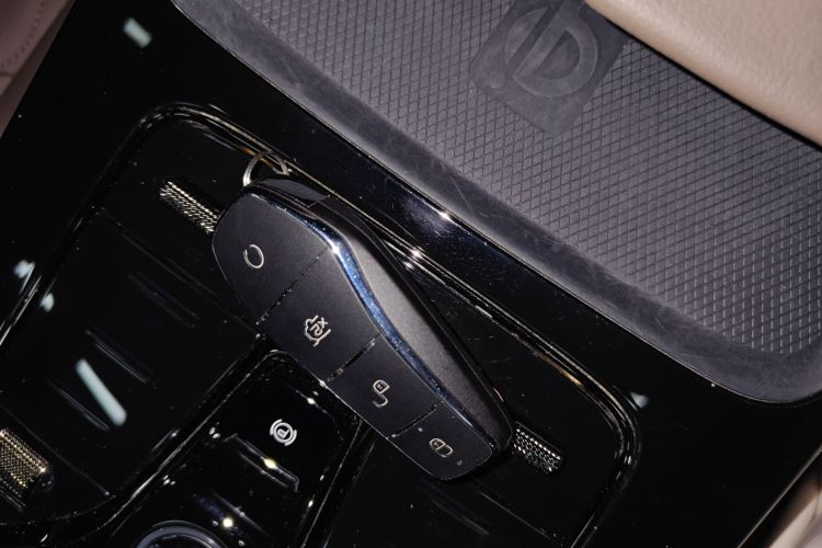 比亚迪 汉 2023款 EV 冠军版 506KM前驱尊贵型中控内饰11