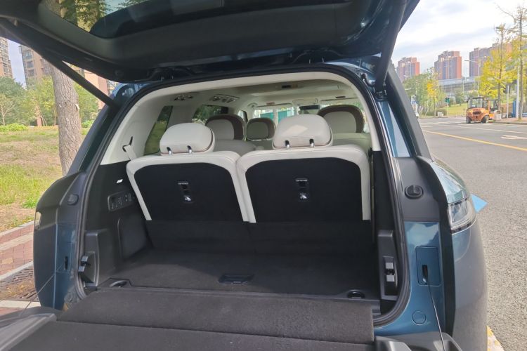 领克900 2025款 2.0T Ultra机舱底盘23