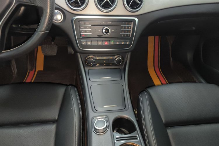 奔驰GLA 2016款 GLA 220 4MATIC 豪华型局部细节18